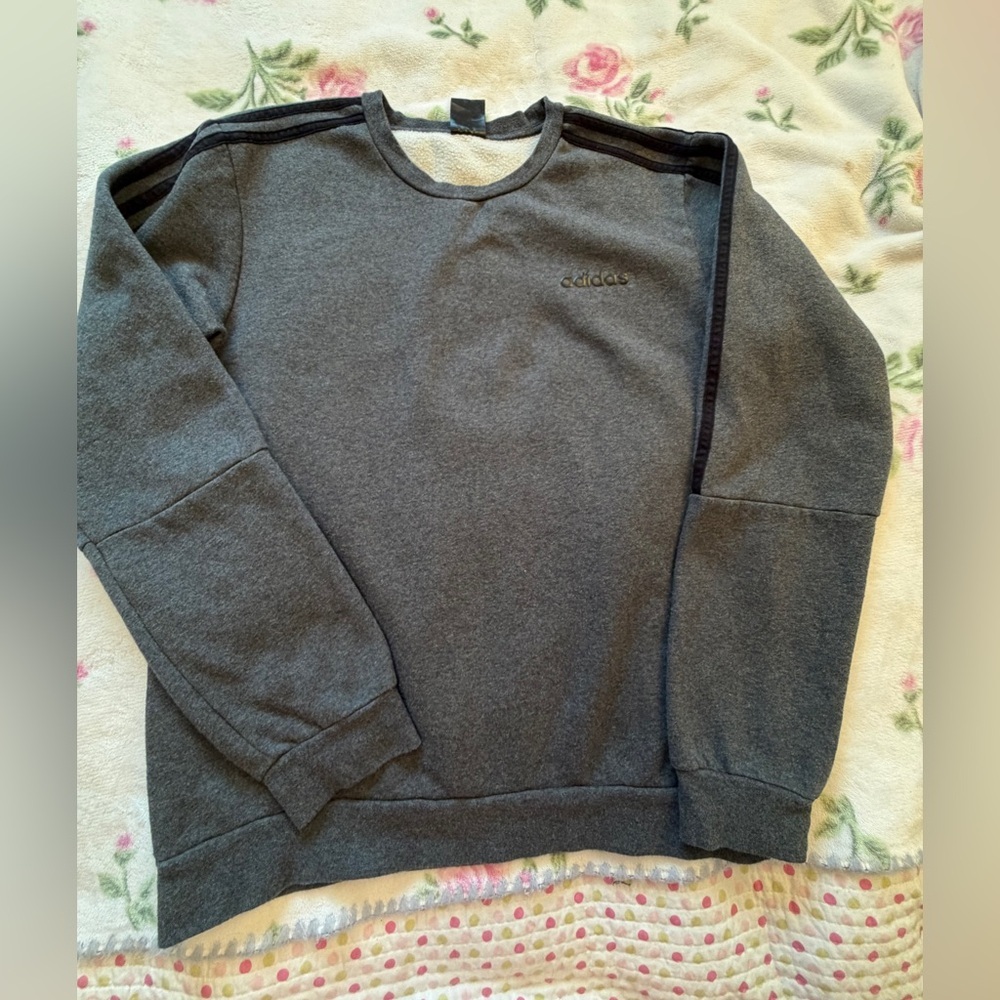 Adidas Essentials Fleece 3-Stripes Sweatshirt- crewneck pullover-Size Medium